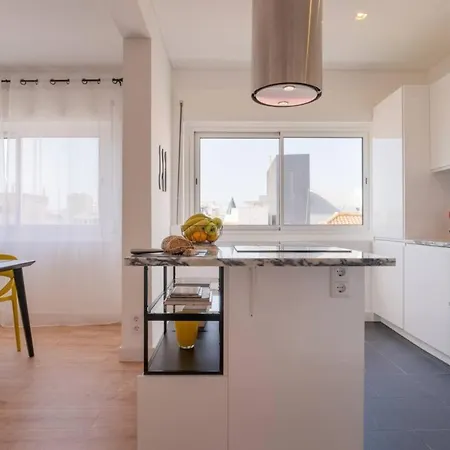 Apartment Downtown With River View And Ac By Lisbeyond