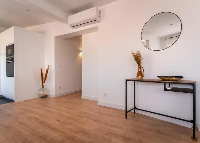 Downtown With River View And Ac By Lisbeyond