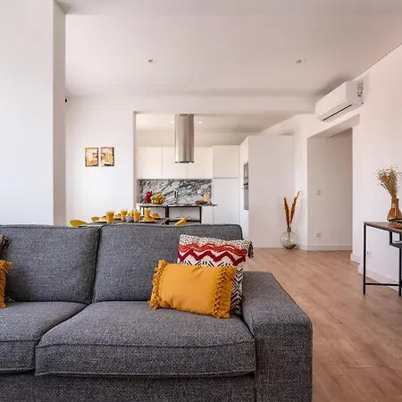 Apartman Downtown With River View And Ac By Lisbeyond *