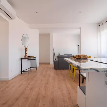 Lovely In With River View