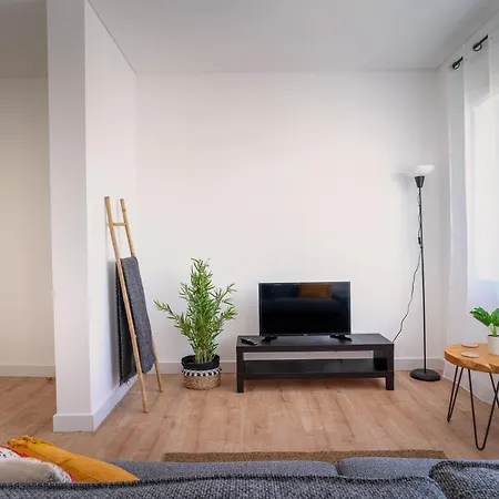 Apartamento Lovely In With River View